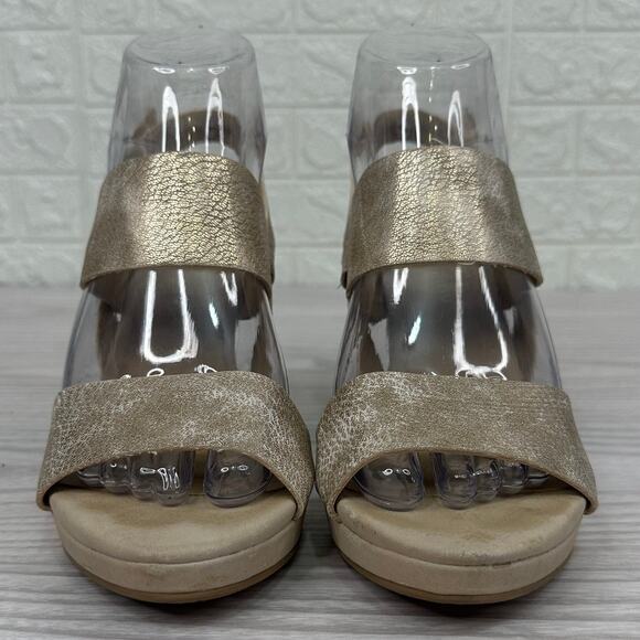 CL by Laundry Heeled Sandals SZ 7.5 Gold Buckled Ankle Strap Cone Heel Slingback - Picture 4 of 8